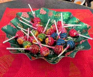 [Translate to english:] Lollies in Weihnachtsschale